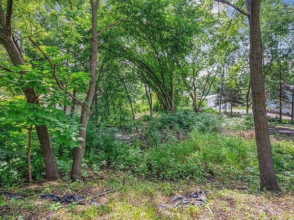 5th image of 1984 Prosperity Rd N