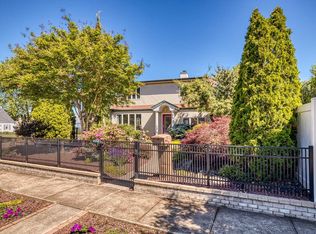 1 Glade Ln, Levittown, NY