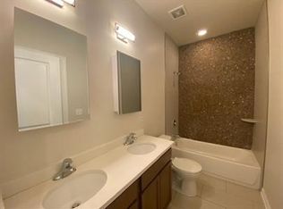 2839 N Milwaukee Ave #202, Chicago, IL 60618