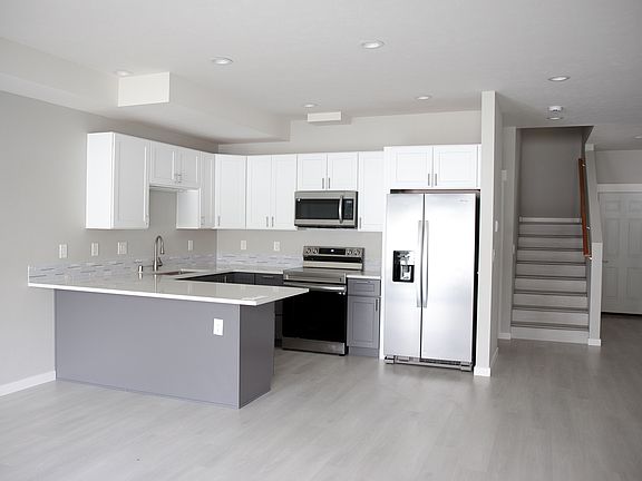 3rd image of 3714 S Phoebe St #3714