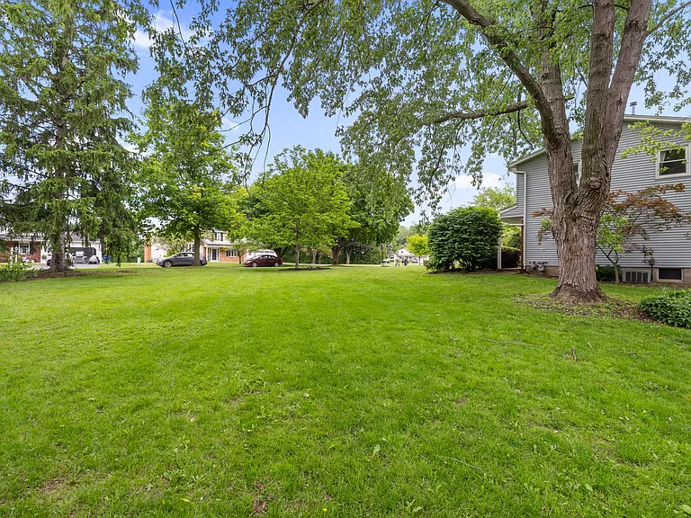 20 Paddington Dr — Photo 28