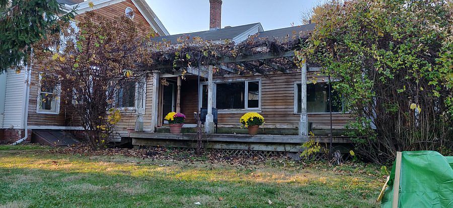 2nd image of 30 Williams St
