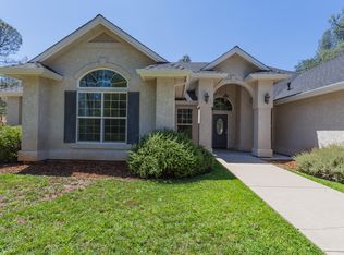 10320 White Star Dr, Redding, CA 96001