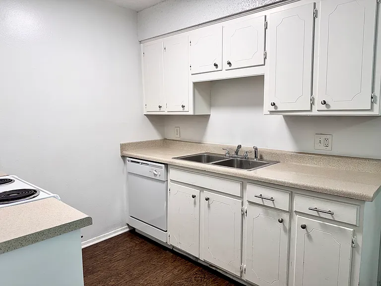 441 SW Thomas St #B — Photo 7