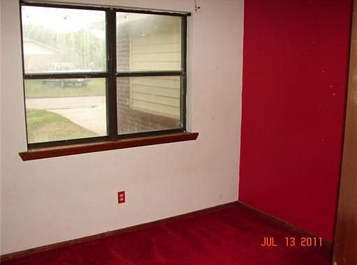 4th image of 2510 Walker St