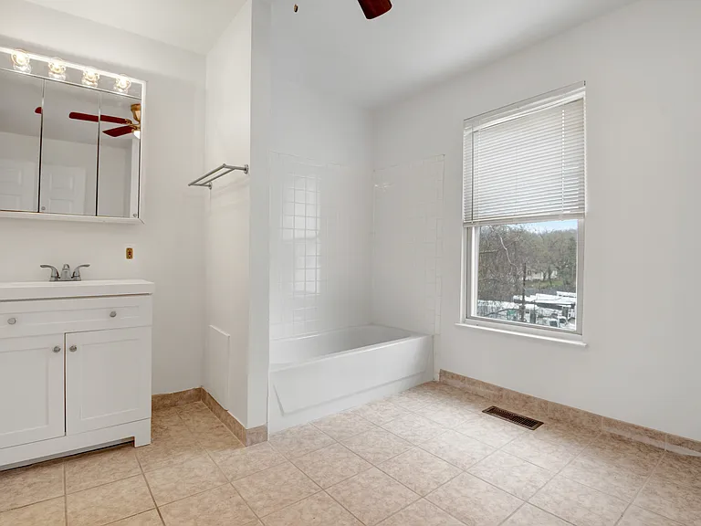 2705 24th St NE — Photo 21