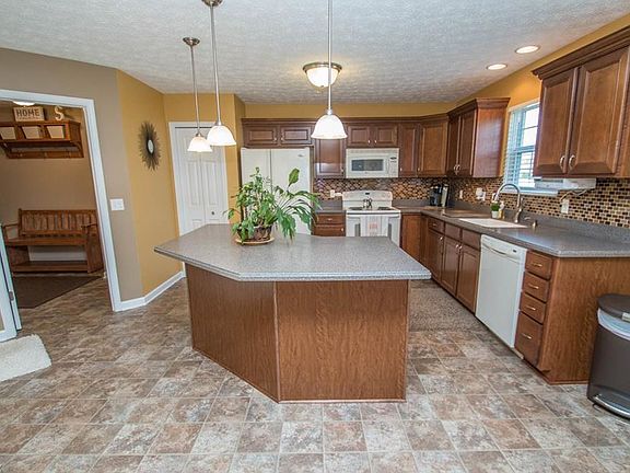 4th image of 38078 Rocky Run Ct
