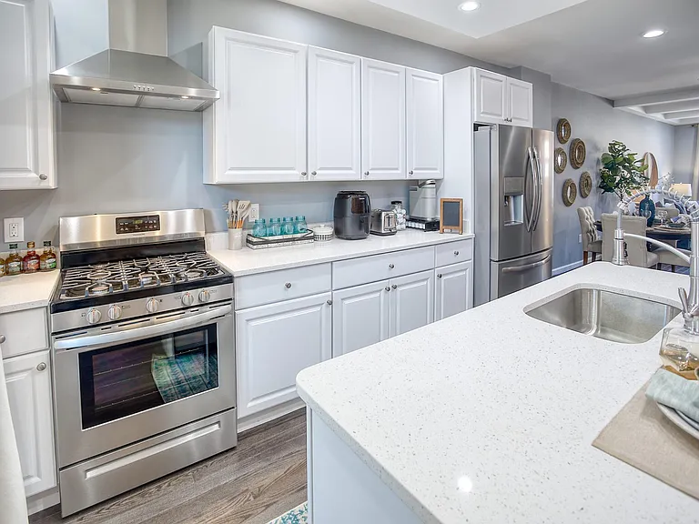 324 S Macon St — Photo 17