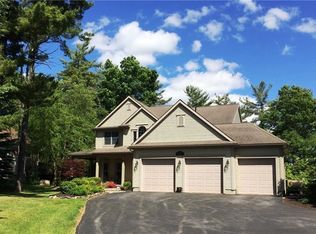 5561 Vardon Dr, Canandaigua, NY 14424