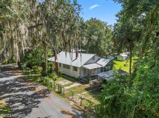 305 Tropic Ave, Interlachen, FL 32148