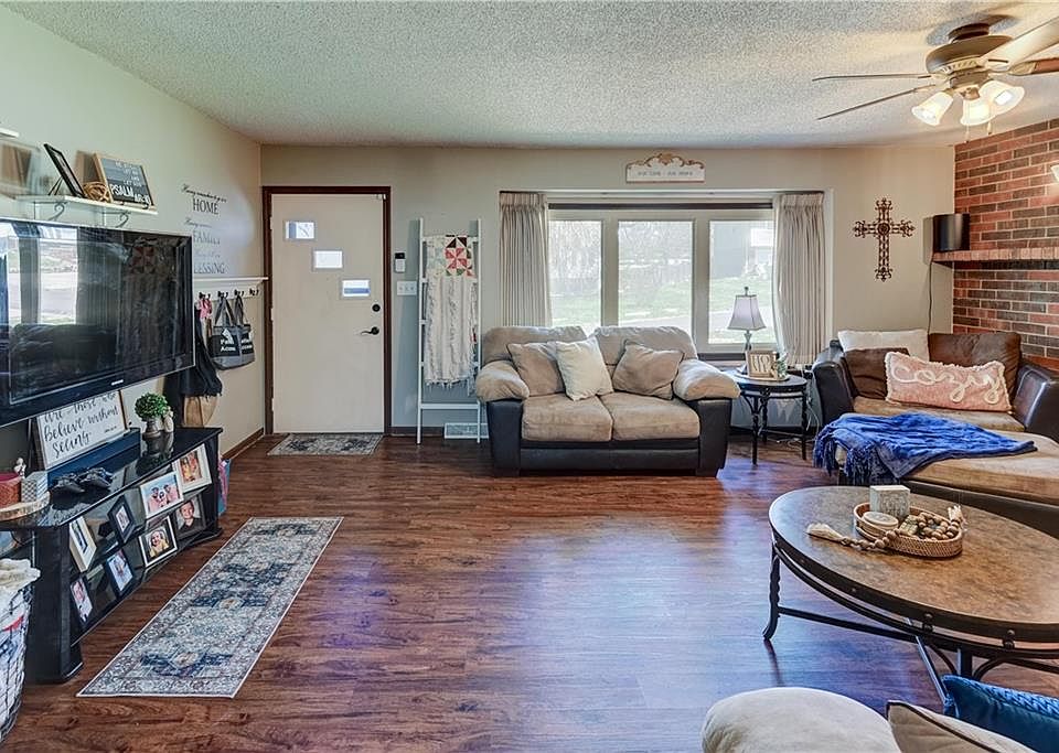 1st image of 3806 E Hills Dr