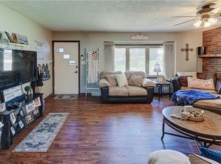 3806 E Hills Dr, Saint Joseph, MO 64503