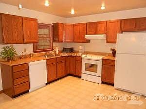 Spacious Kitchen- new appliances