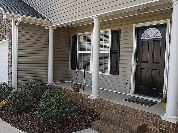 3rd image of 104 Oak Valley Dr