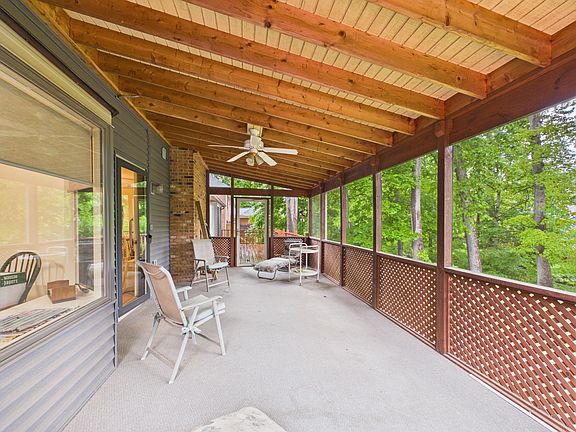 3rd image of 3002 Stradford Ln