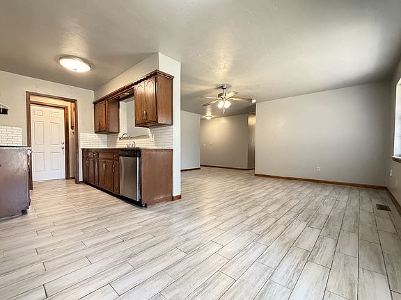 3rd image of 303 Kimberly Ln