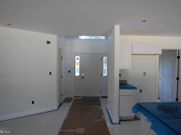 3rd image of 22060 Thompson Parkway