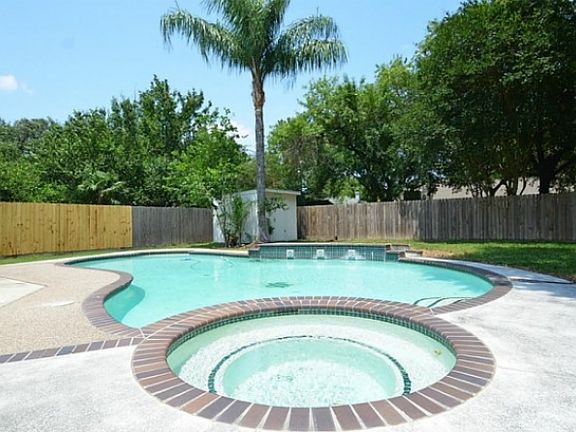 5th image of 231 Concordia Dr