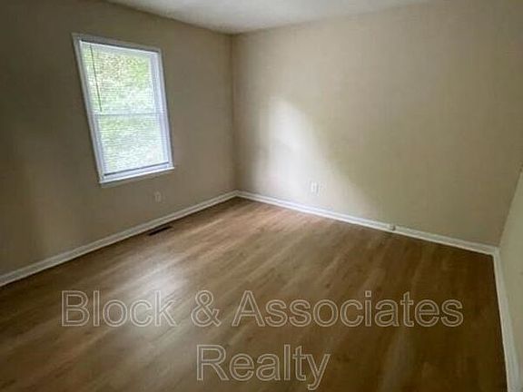 4th image of 904 Glenwood Rd