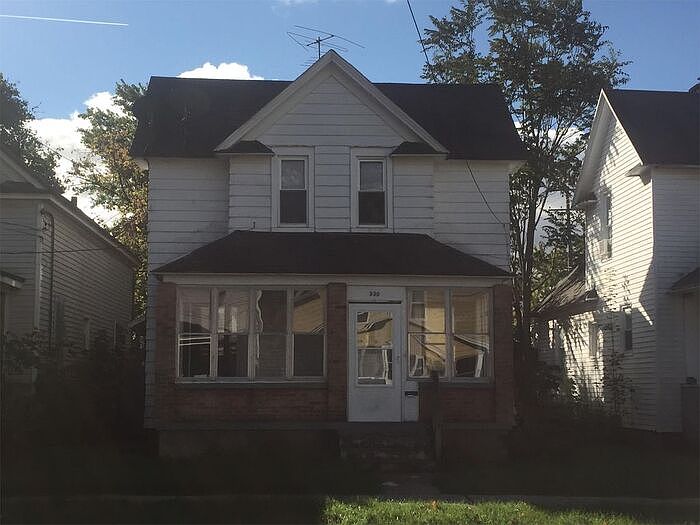 1st image of 930 Crosby St NW