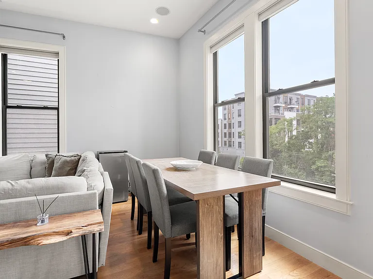 171 W 4th St #4 — Photo 8