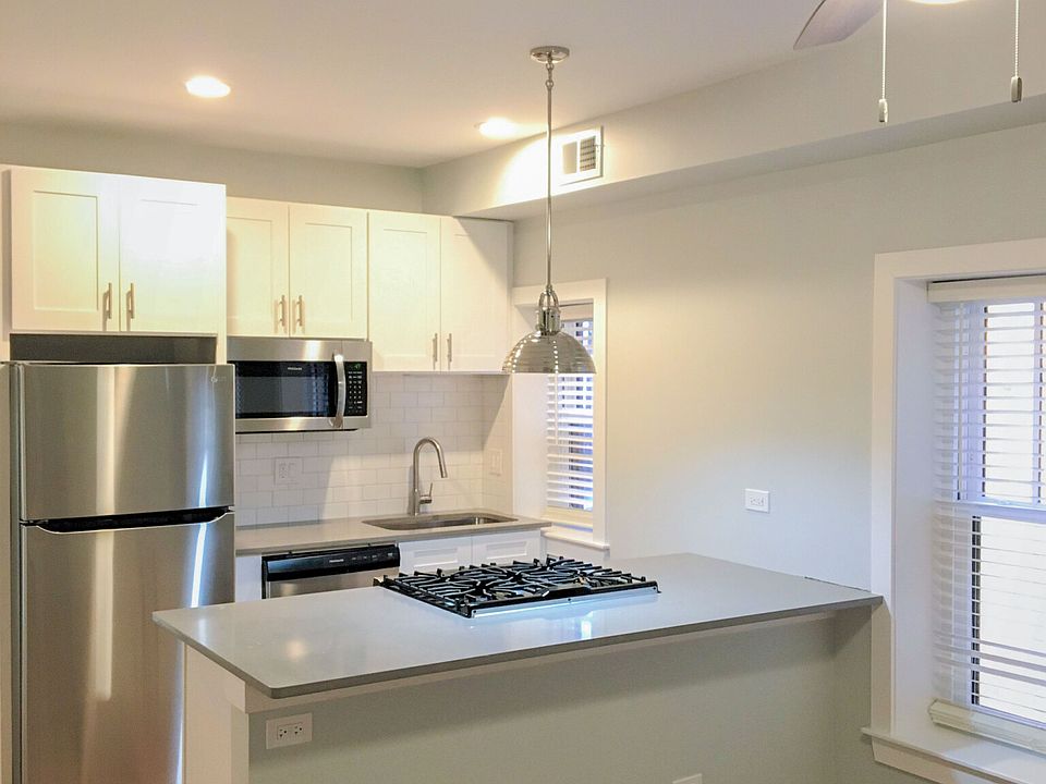 1st image of 2107 N Sedgwick St APT 2