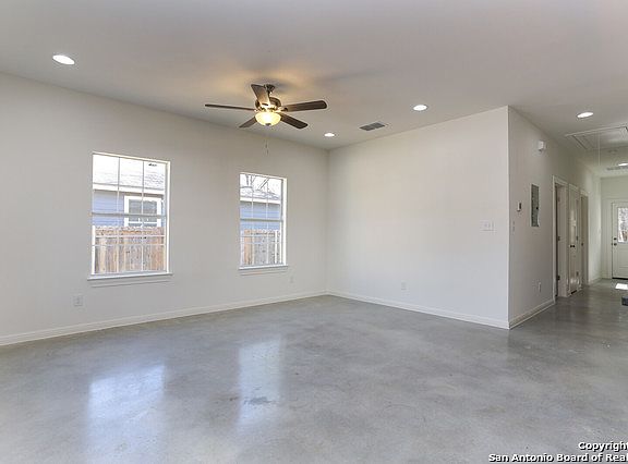 4th image of 2242 Aransas Ave