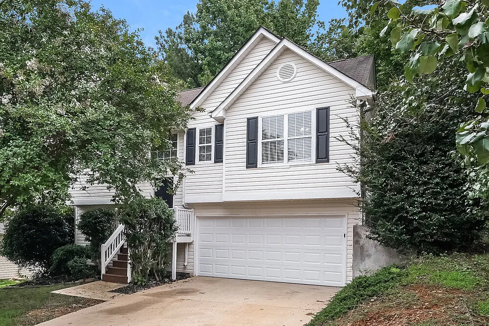 3 bed, 2.0 bath, 1779 sqft, $1,915 — Photo 1