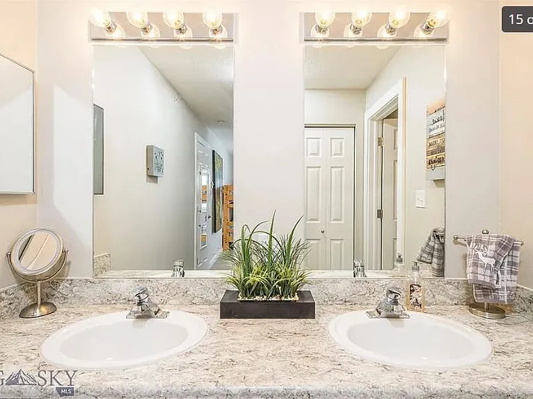 2nd Bathroom with double sinks