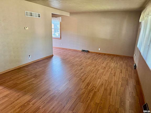 4th image of 217 N 8th St