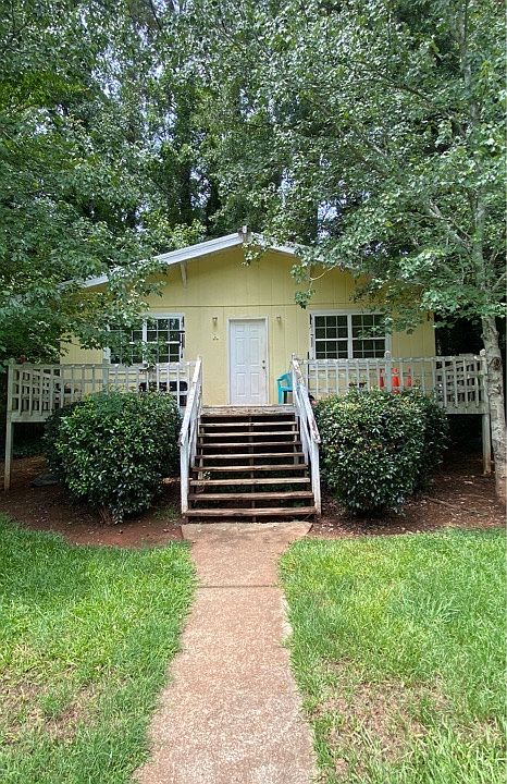 2nd image of 725 Beaverdam Rd APT A