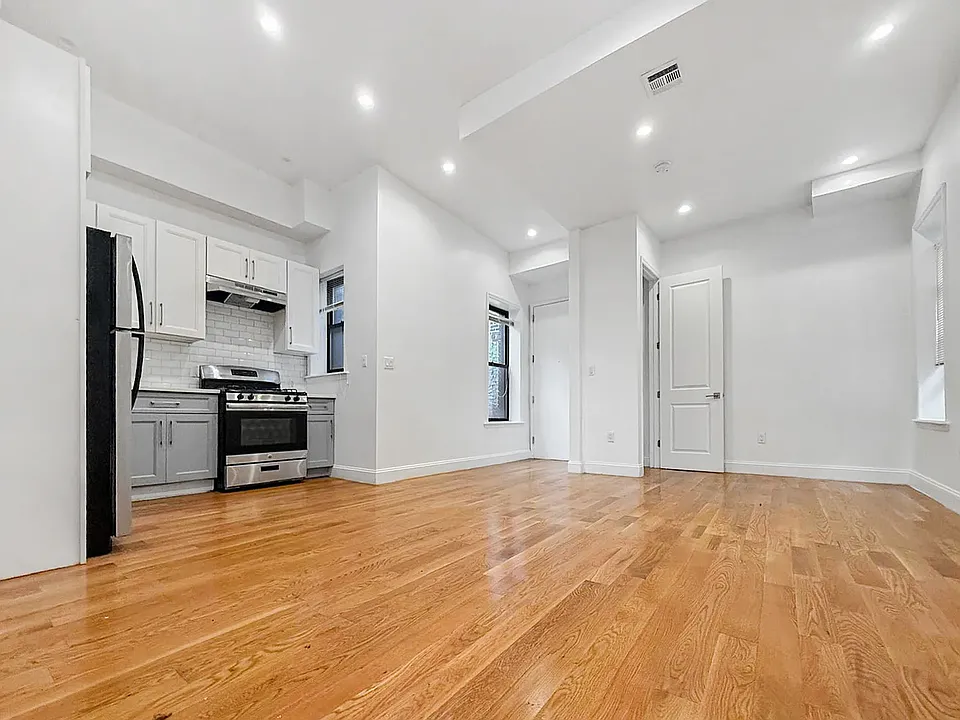 35 Furman Ave #3R