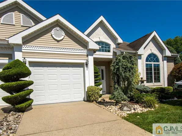 2 Wellington Pl, Monroe Township, NJ 08831