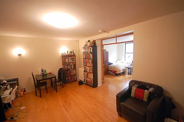 Rented by City Connections Realty | media 26