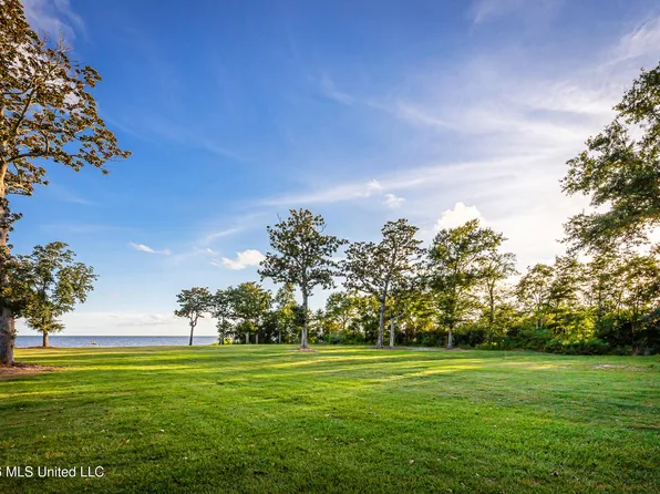 Seashore Ave, Ocean Springs, MS 39564