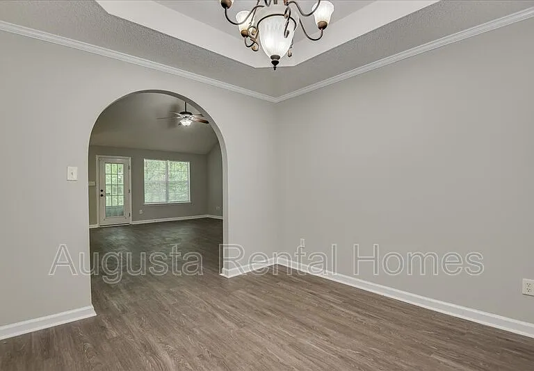 690 Monroe St — Photo 17