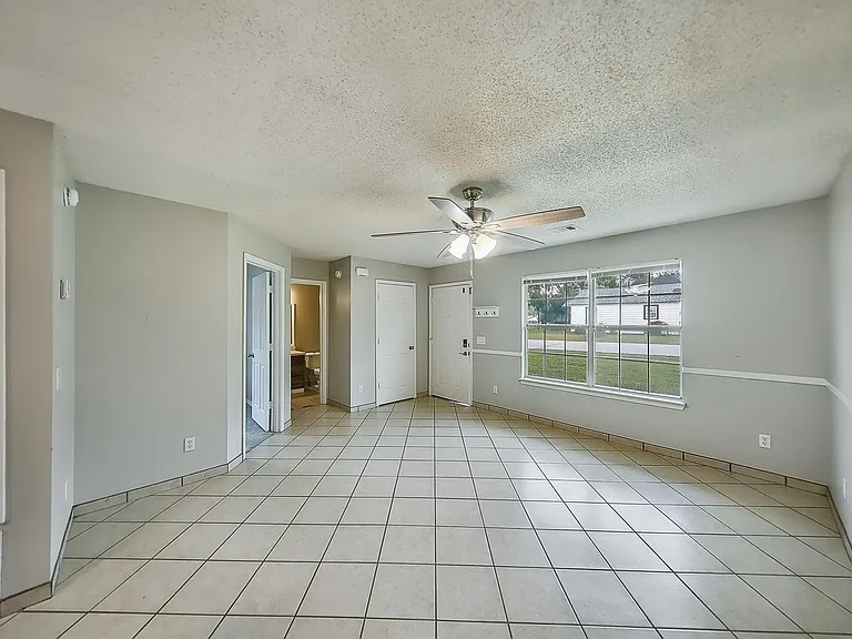 102 NW Park St #1 — Photo 10