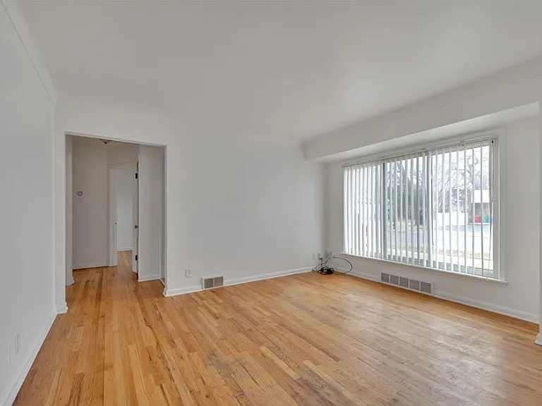 14615 Stephens Dr — Photo 5