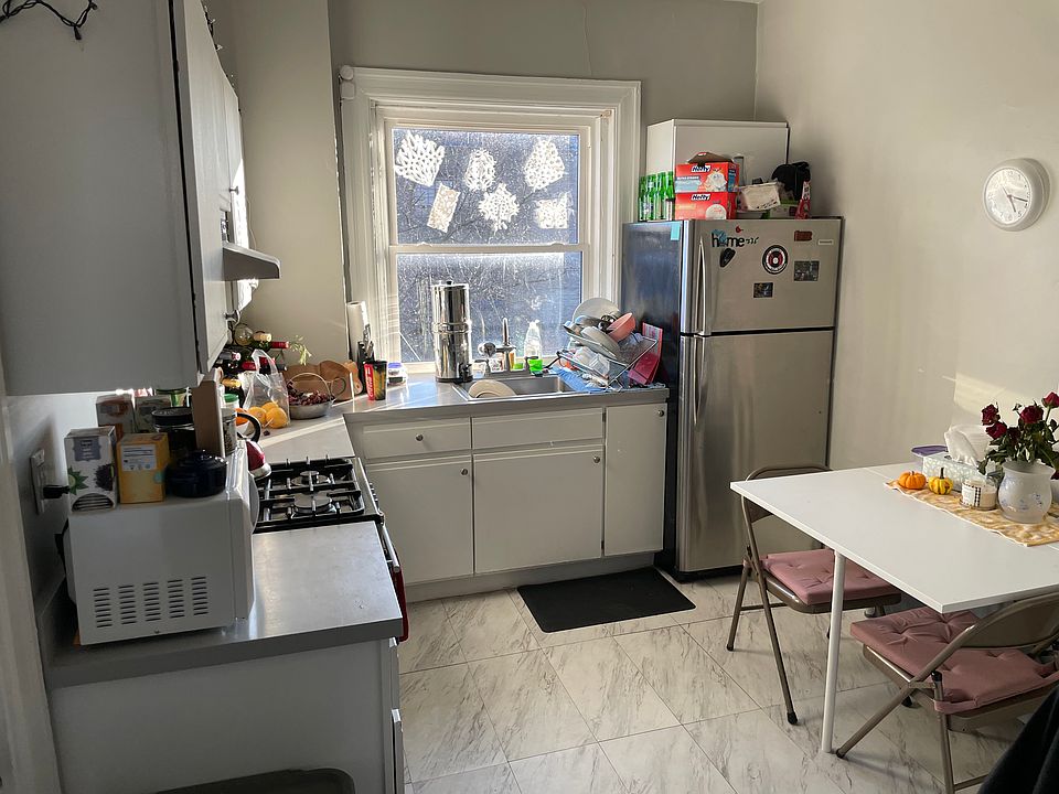 1st image of 251 S Saint Clair St APT 9