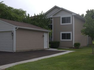 956 Vernon Ct, Vernon Hills, IL 60061