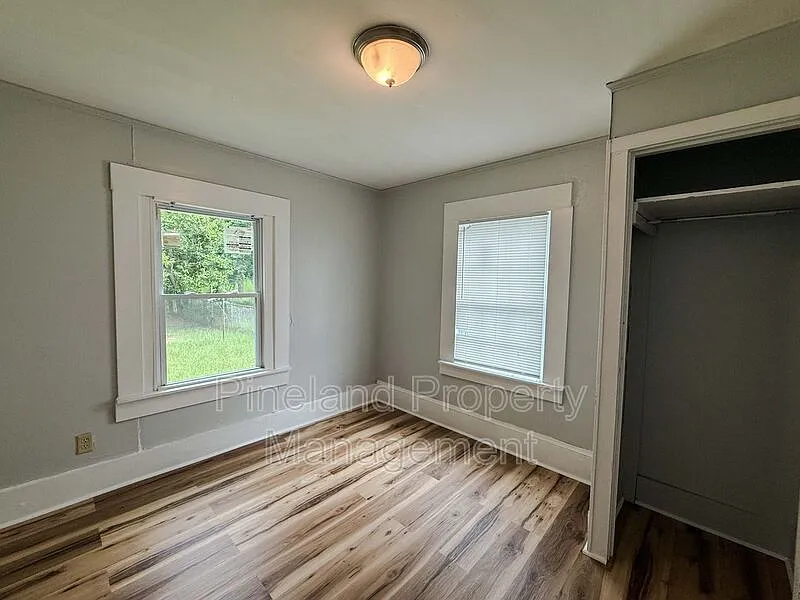 2 bed, 1.0 bath, $950 — Photo 4