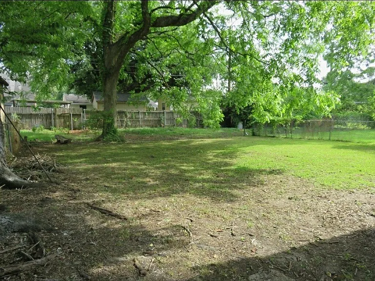 223 Sampson Ave — Photo 10