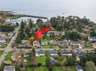 1141 Hadfield Ave, Esquimalt, BC V9A 5N8