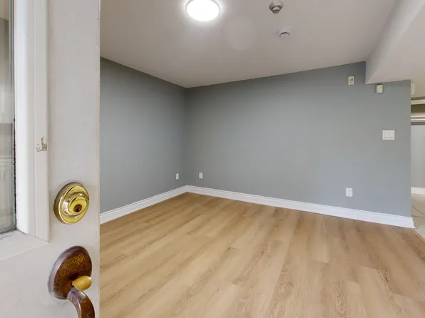 775 Ossington Ave #7, Toronto, ON M6G 3T8