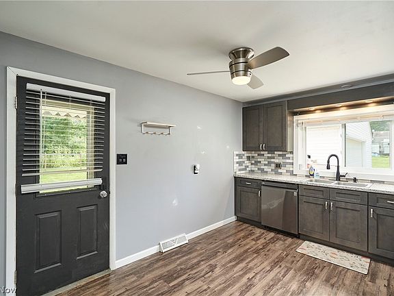 4th image of 3261 Dewalt Dr