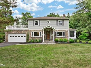 28 Loudon Pkwy, Loudonville, NY 12211