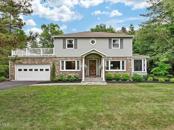 28 Loudon Parkway, Loudonville, NY 12211