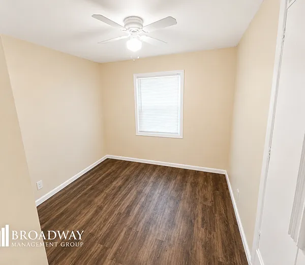 3 bed, 925 sqft, $1,450 — Photo 3