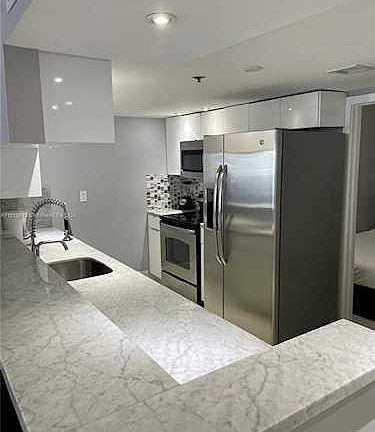 4th image of 1717 N Bayshore Dr #2103