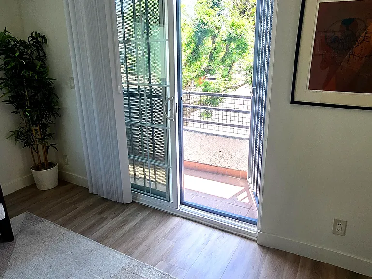 2251 Crenshaw Blvd #1 — Photo 11